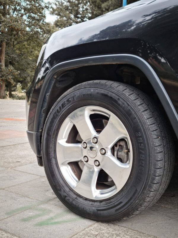 Jeep Grand Cherokee Laredo 4x4 3.0 Diésel – 2013 - Imagen 13