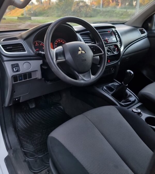 Mitsubishi L200 Katana CRT 4x4 2.4 – 2017 - Imagen 11